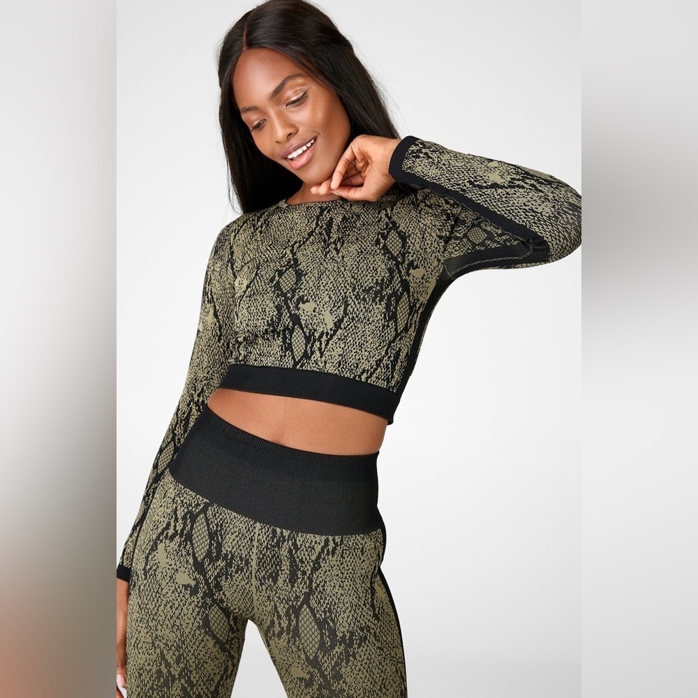 Fabletics Kamila Seamless Long-Sleeve Top Green Reptilia Women Size L